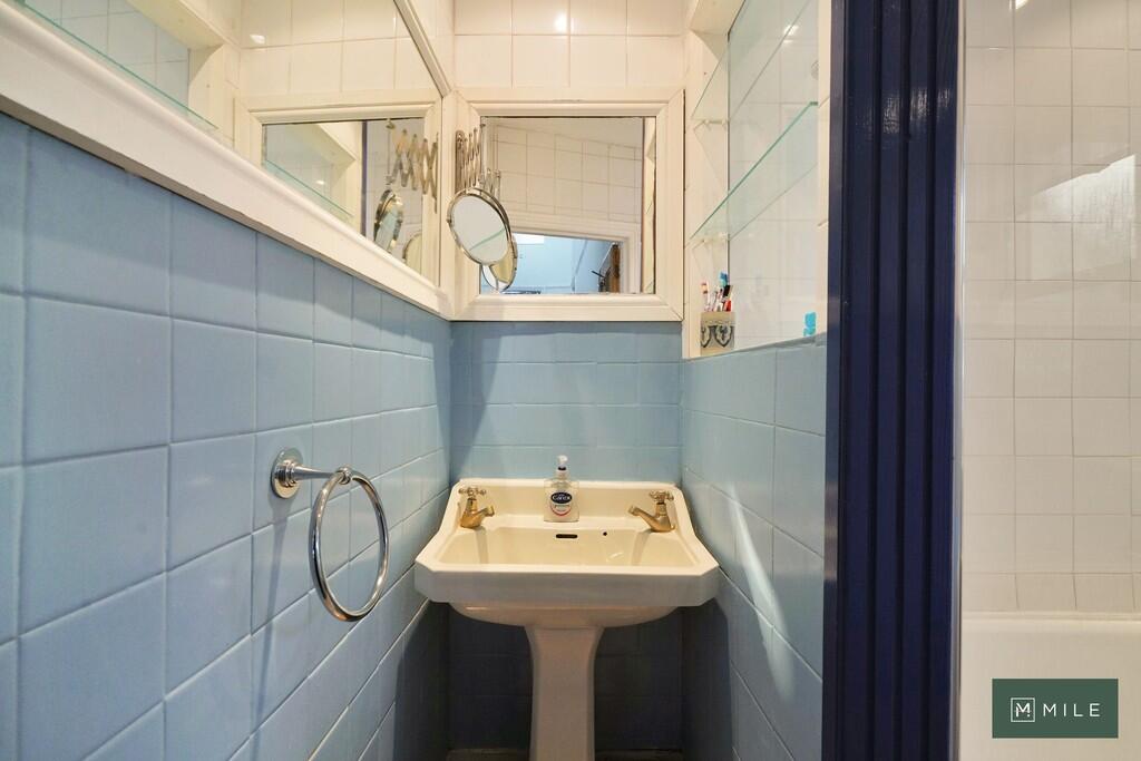 62 Leghorn Road -...