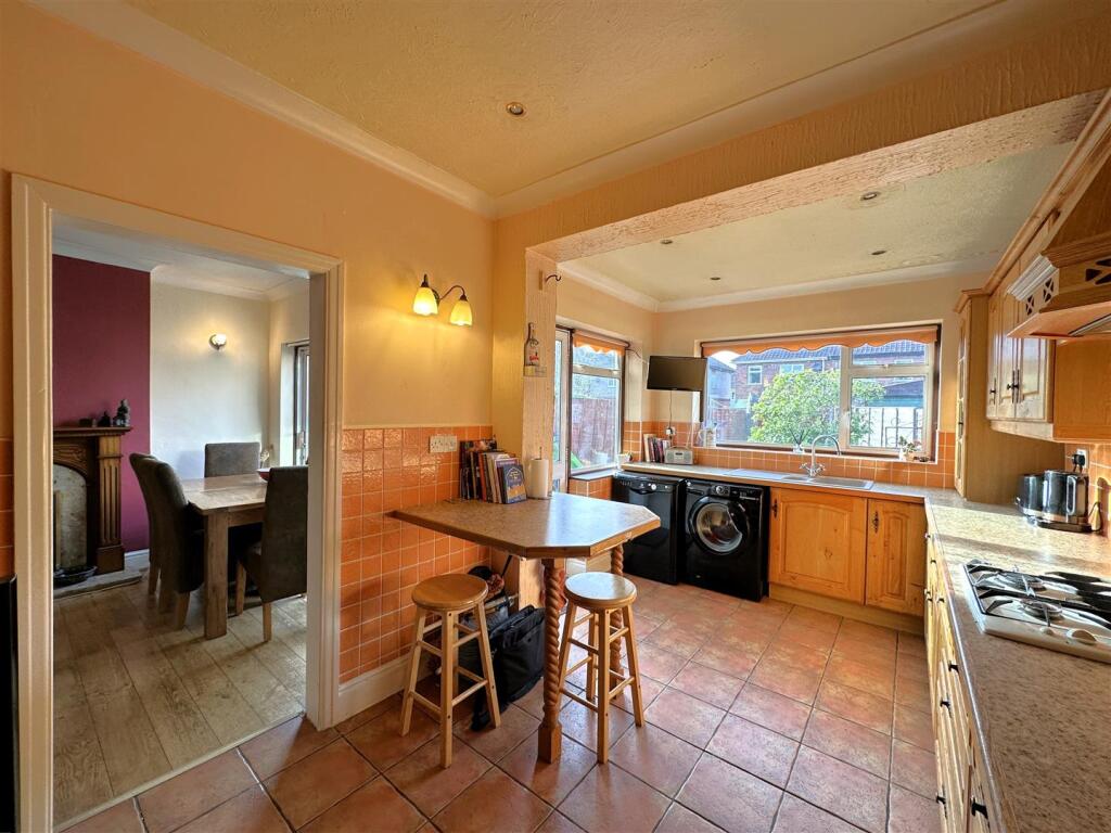 Kitchen3.jpg