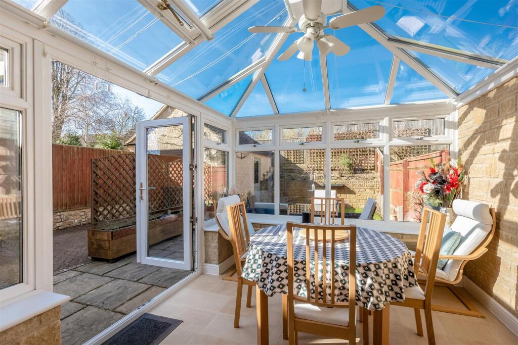 8 Foxfield Court-4.jpg