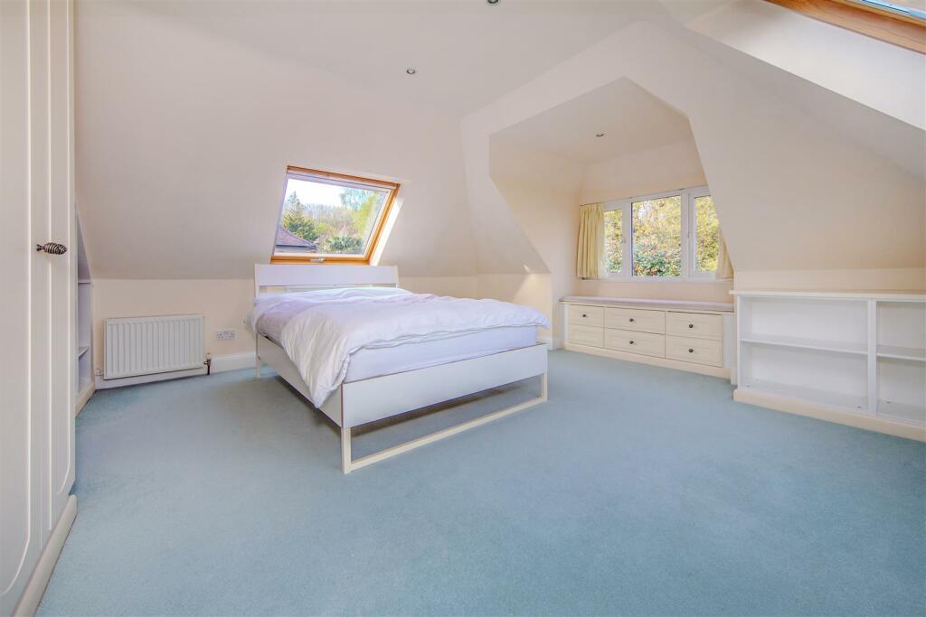 top floor bedroom2.jpg