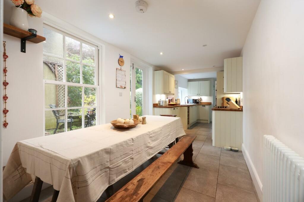 24 Montague Hill 26.JPG