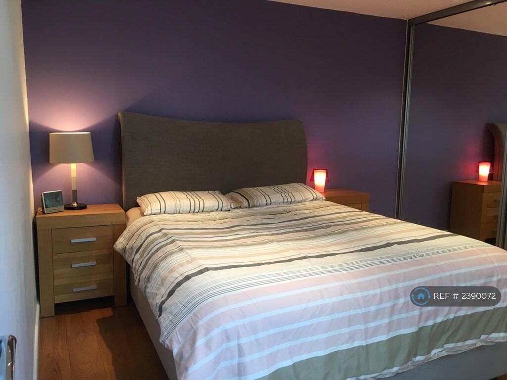 Bedroom Now Has Neutral Walls -Updated Pic To Come