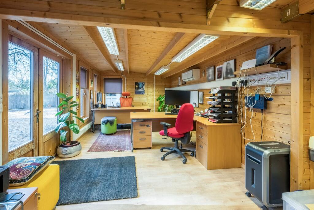 Detached Office Cabin (view a)