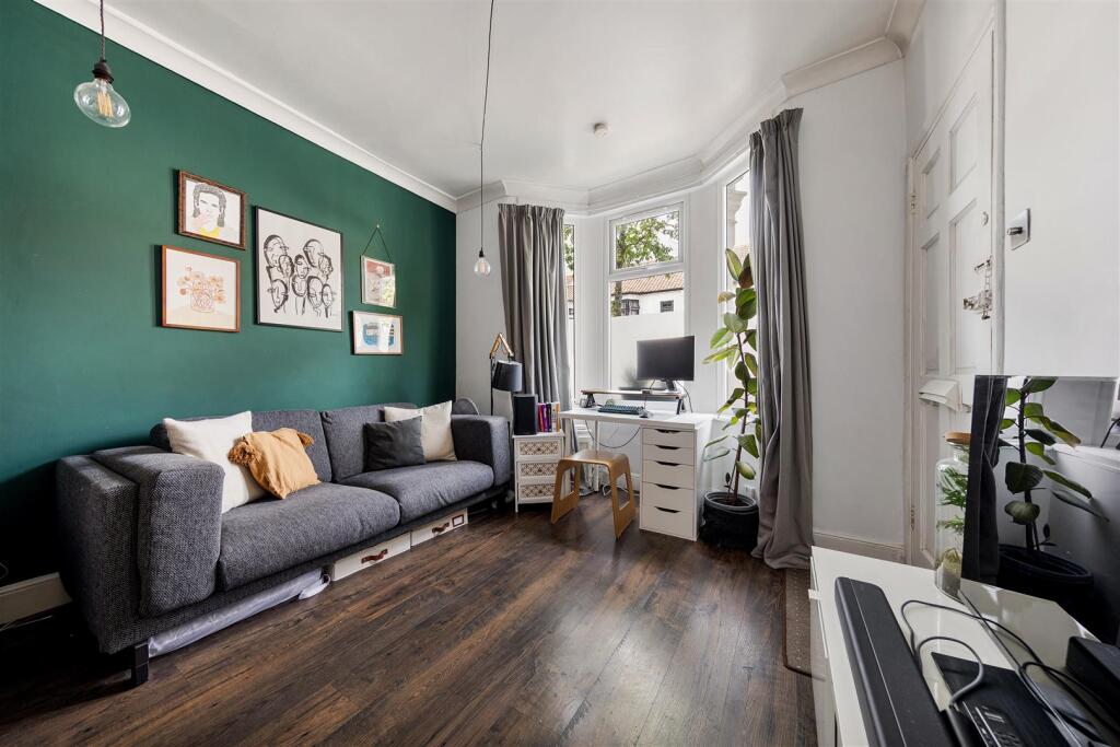 Farmilo Road, E17