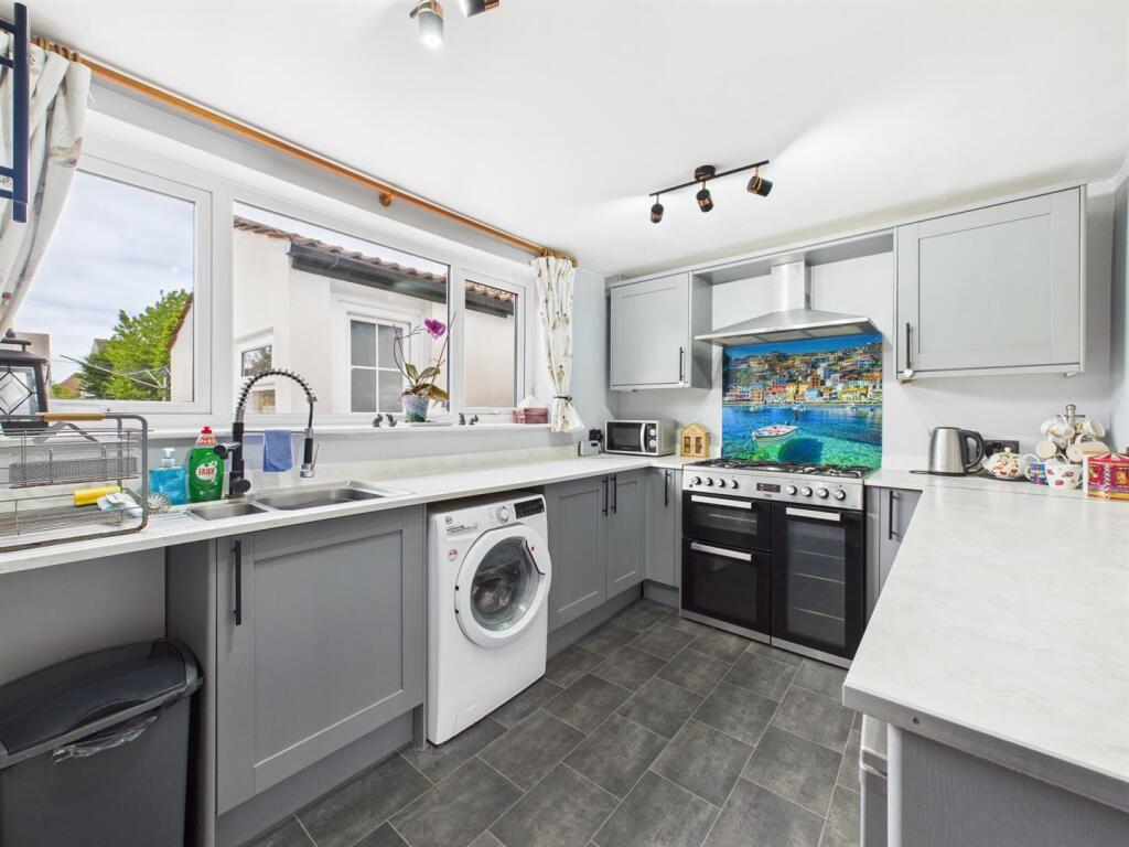 Kitchen: