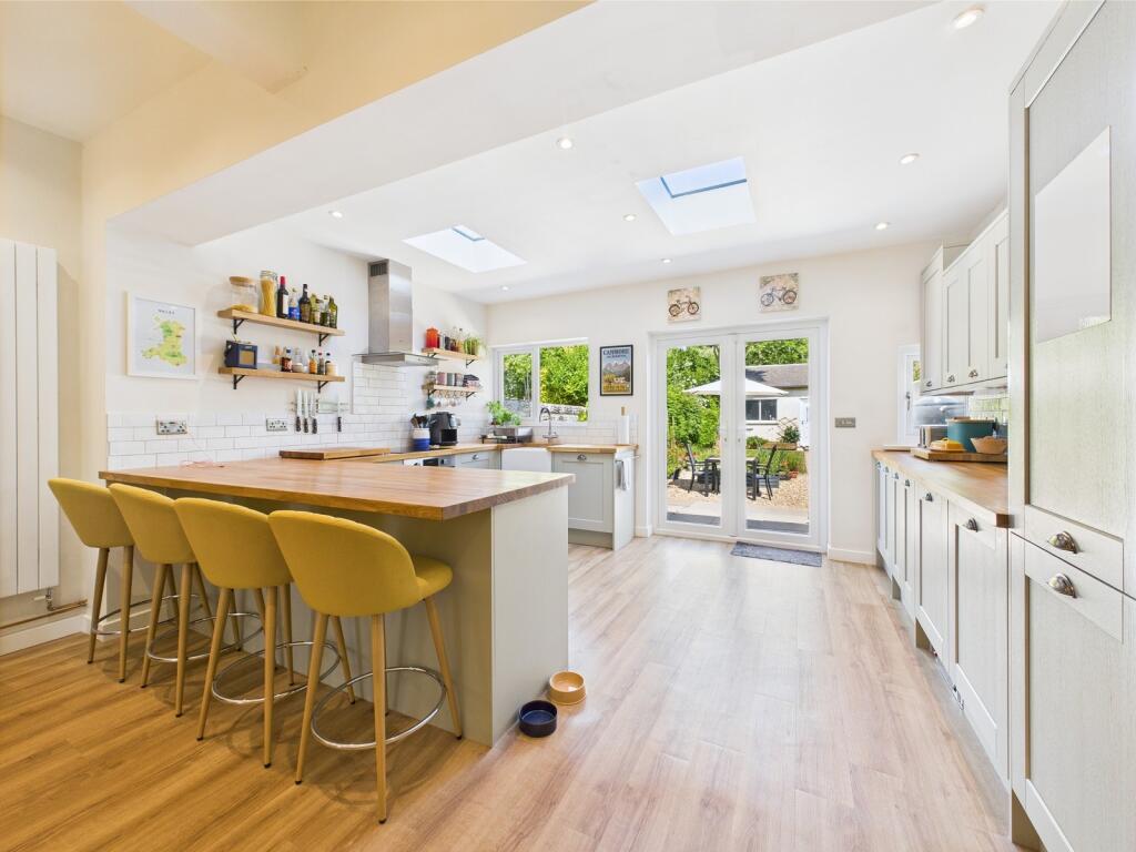 Kitchen/Breakfast Area