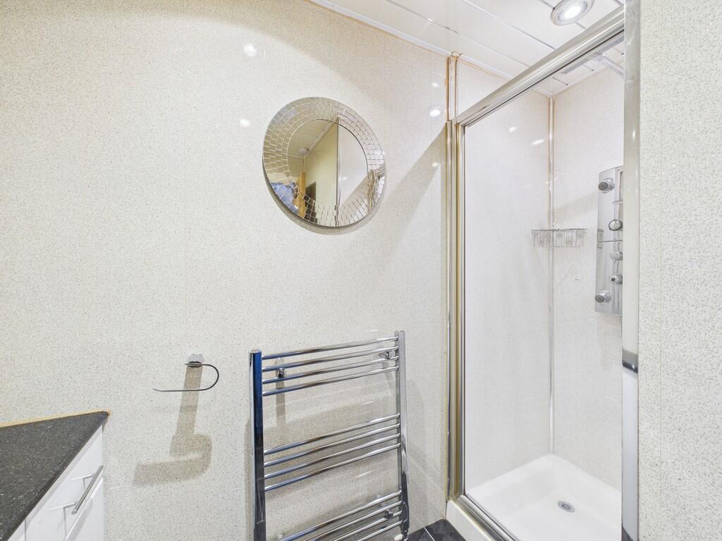 CAM05526G0-PR0042...