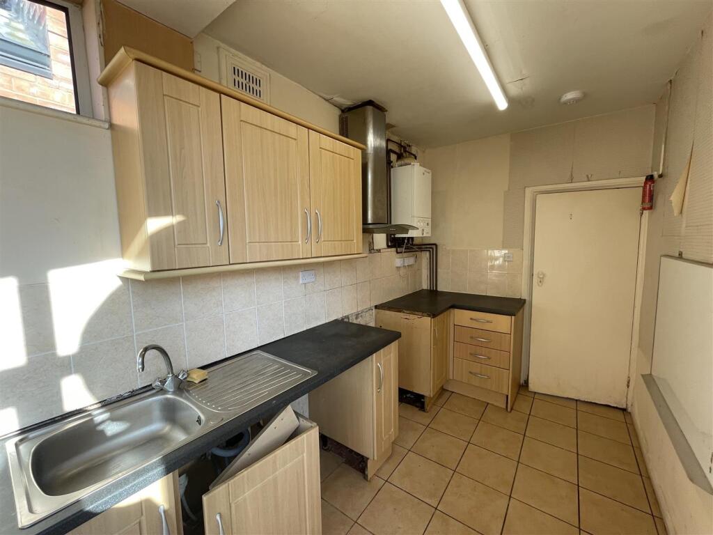 EAT IN KITCHEN