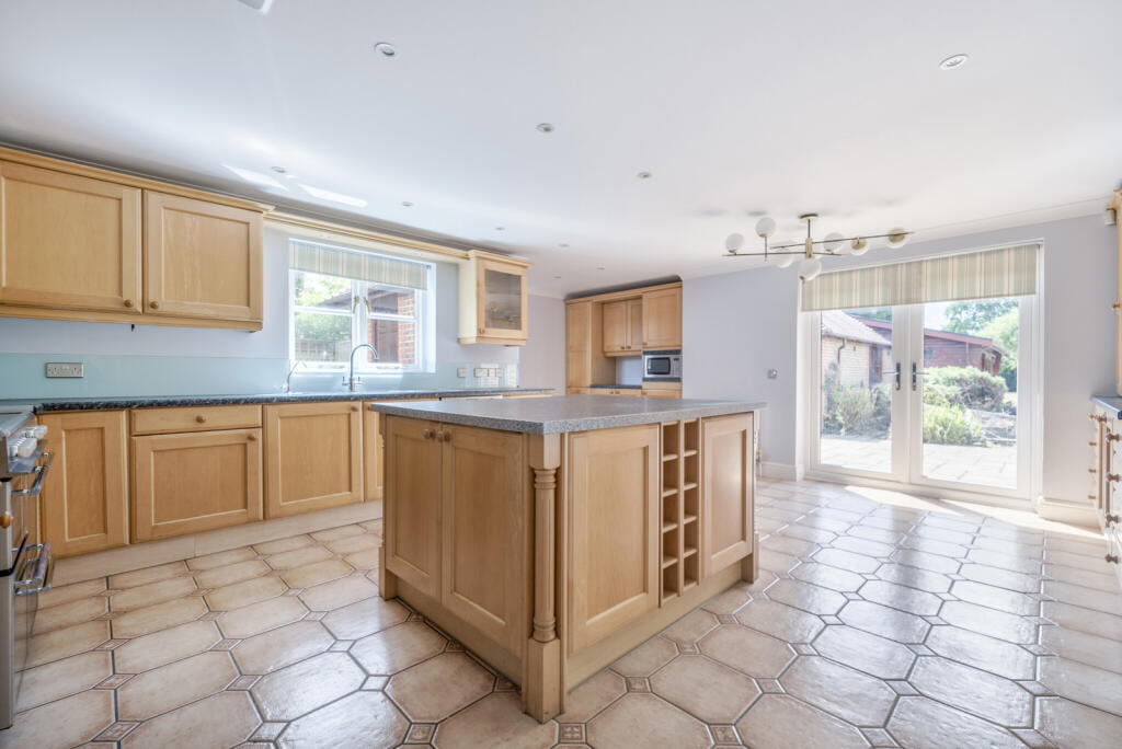 1314832-25-686bad...