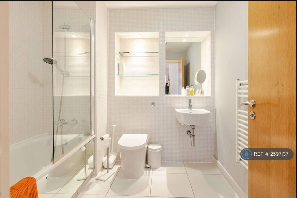 Main Bathroom 