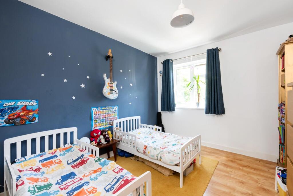 96 Chandler Close, Bath BA1 4EQ-12.jpg