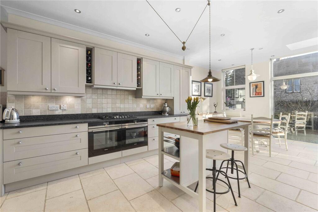 27 Falcon Gardens 22