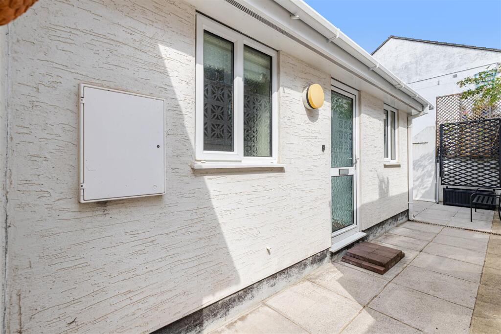 A05 - 73 Saffron Park Kingsbridge - 250811.jpg