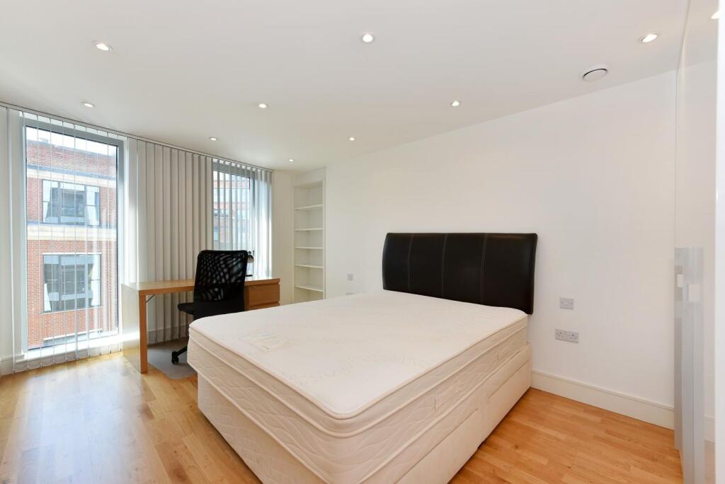 Flat 21, 10 Rochester Row (11).JPG