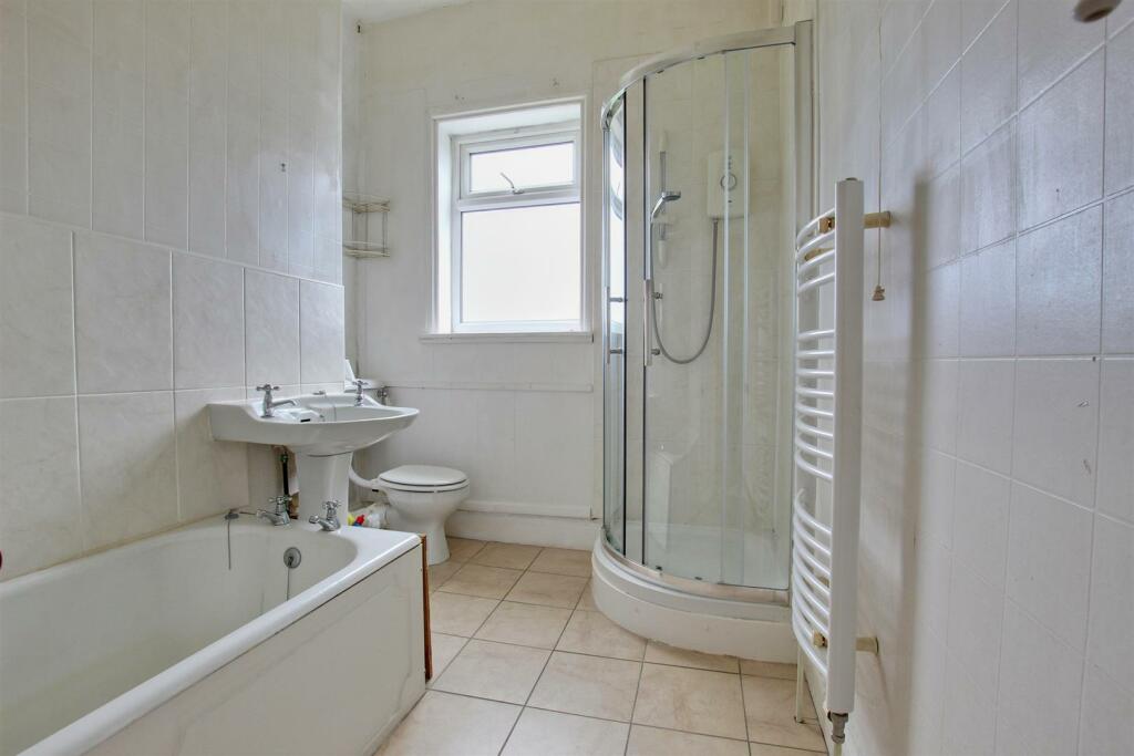 BATHROOM/WC