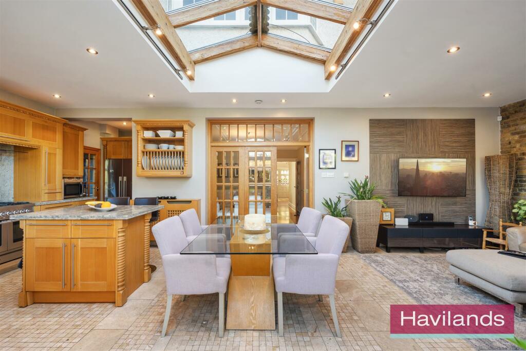 5 The Ridgeway N14 6NX-22.jpg