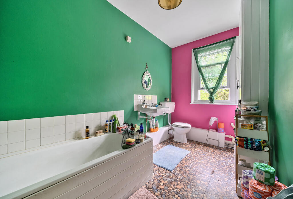 32-681a4487ca29e-...