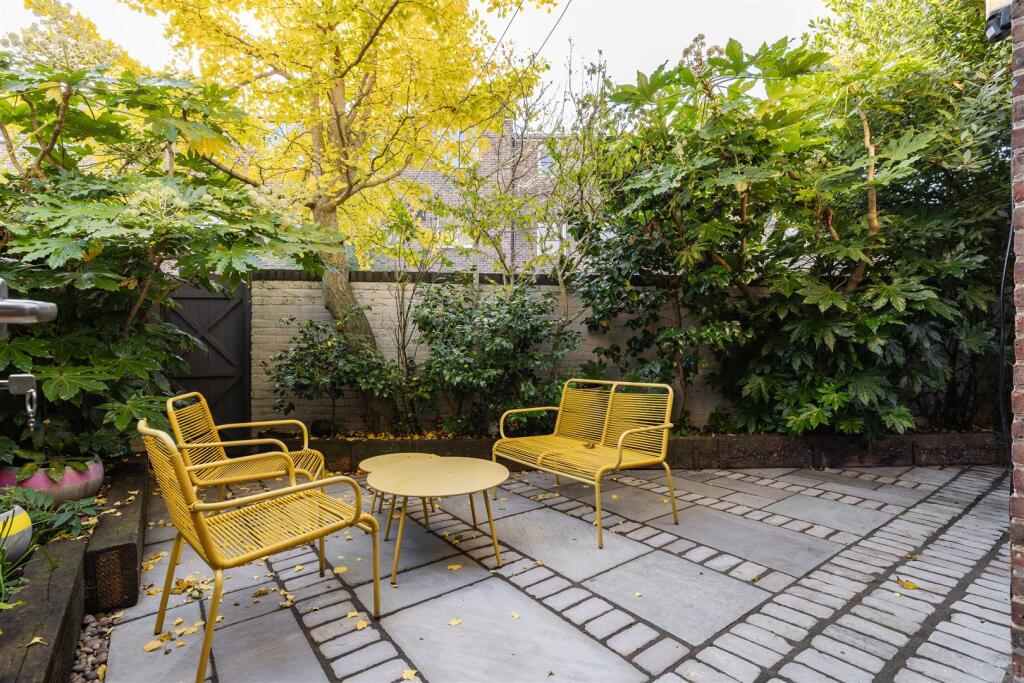 Christchurch Square E9
