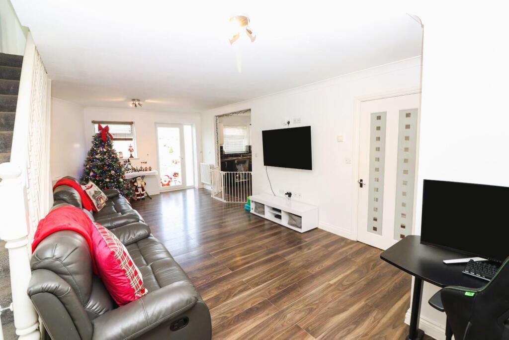 Lounge/Dining Room
