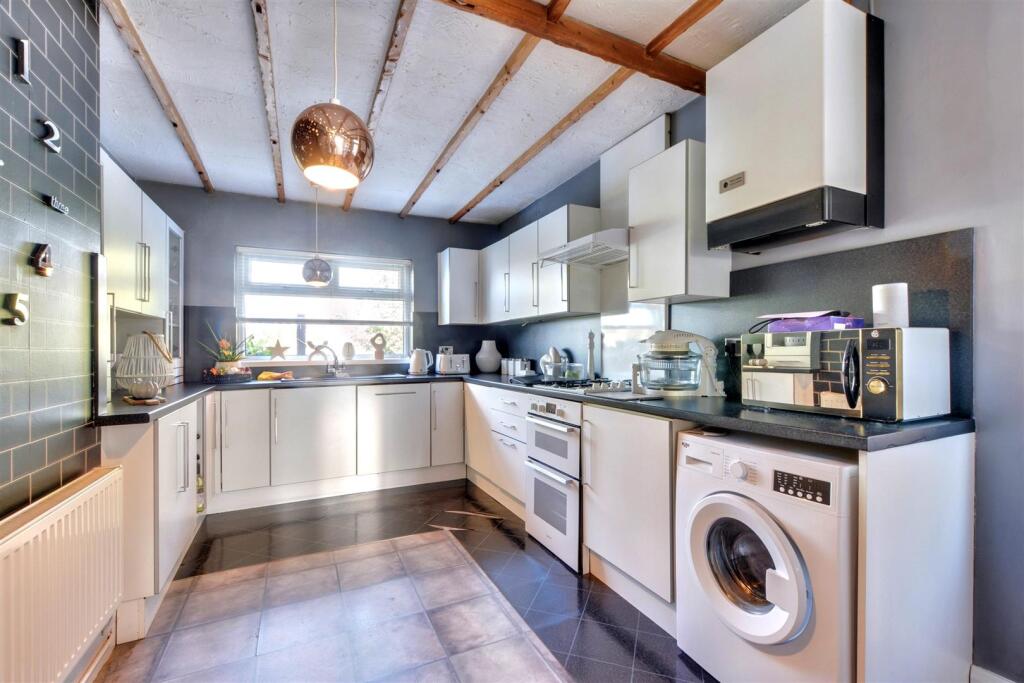 Kitchen_1.jpeg