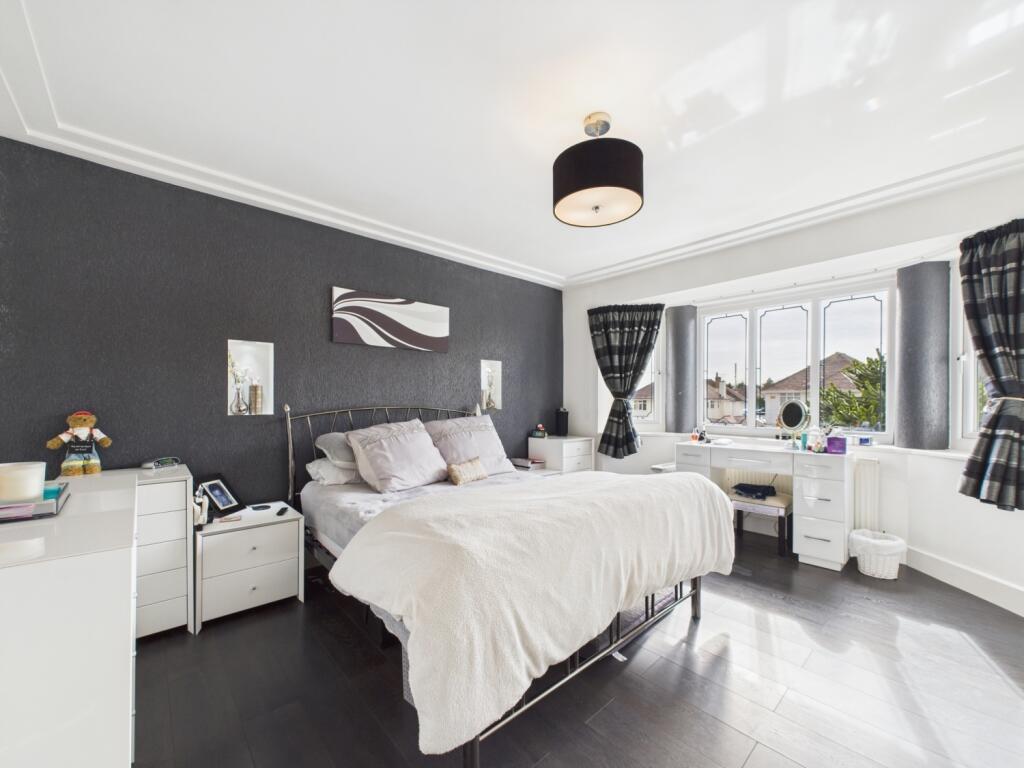 CAM02386G0-PR0122-STILL013