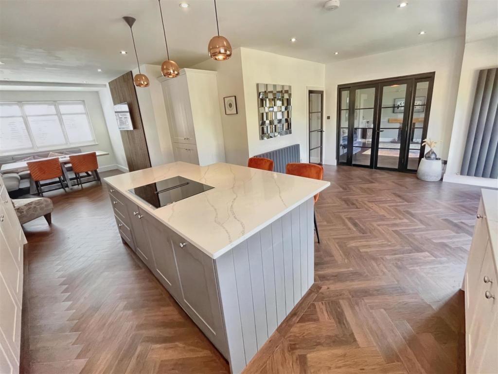 Living &amp; Dining Kitchen 4