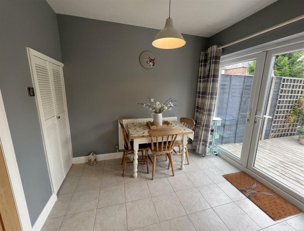 Dining Area.JPG