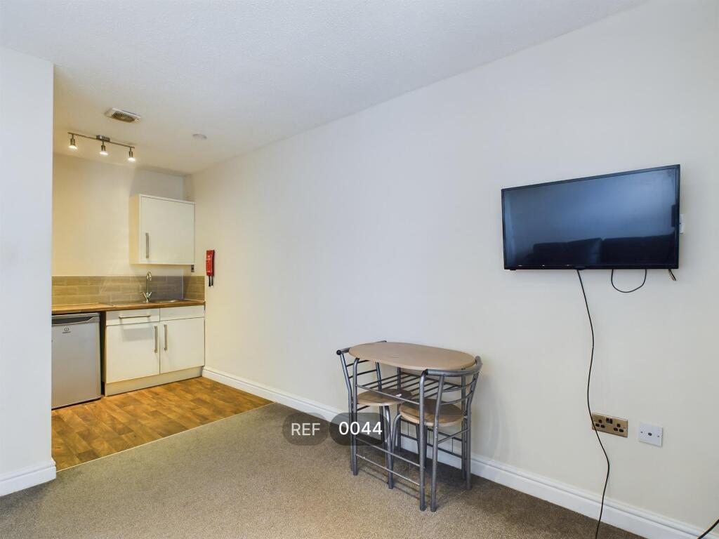Kitchen &amp; Lounge