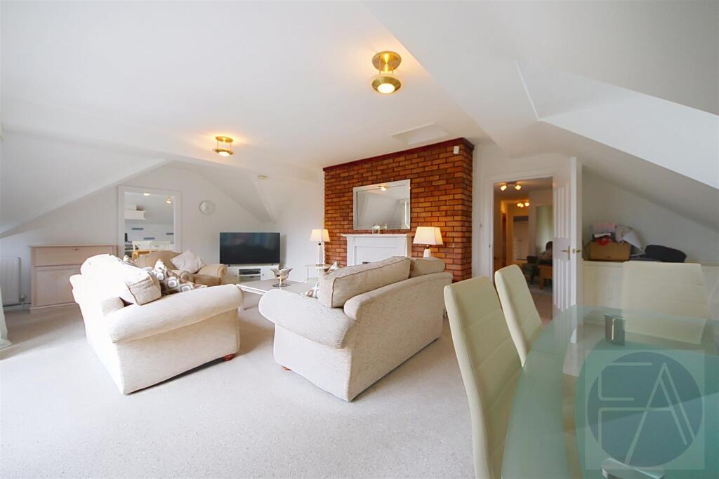 ridgefield-court-10-palatine-road-southport-pr8-2b
