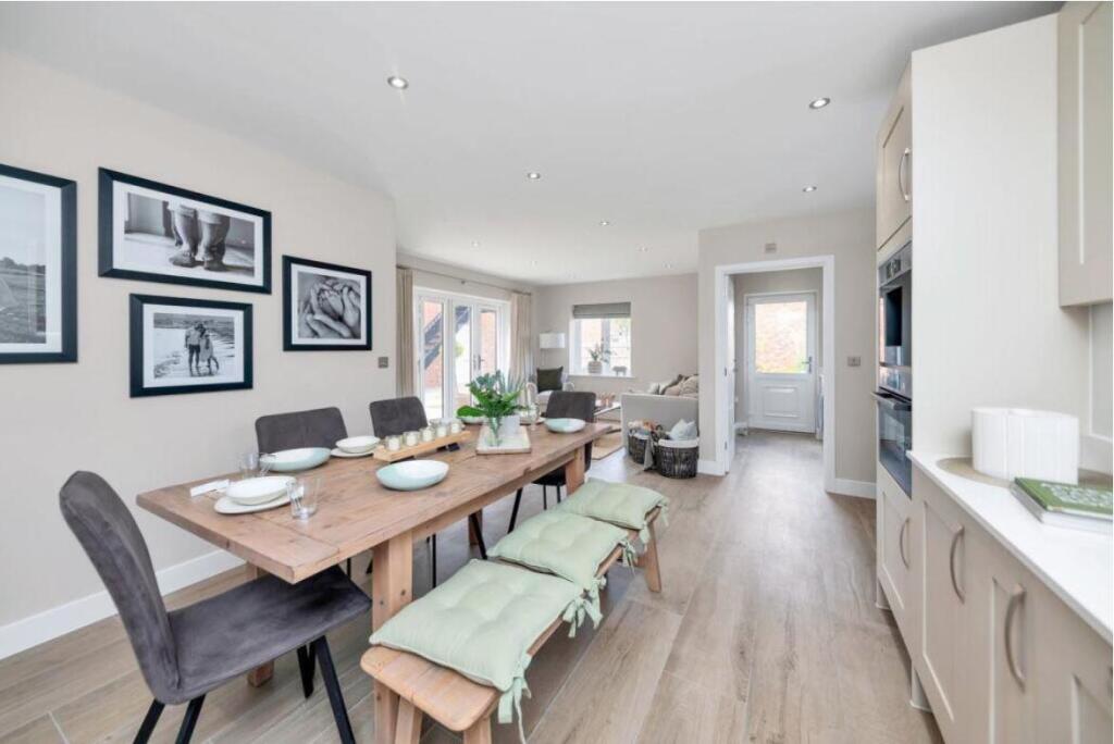 kitchen dining room.JPG