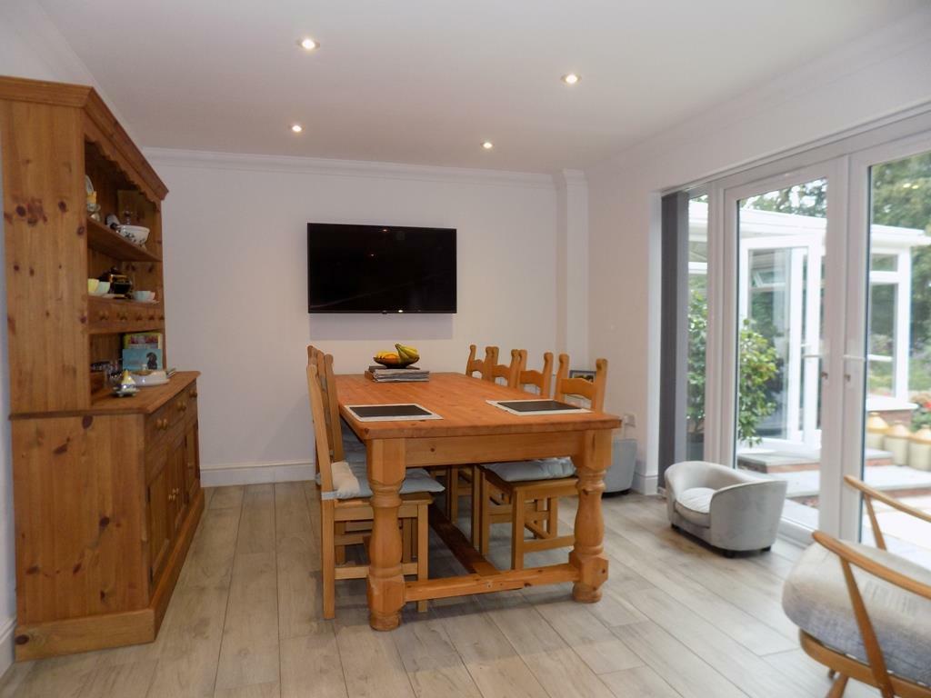 LUXURY FITTED KITCHEN/DINER