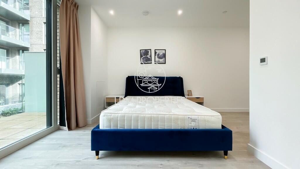 Bedroom (1F, North)