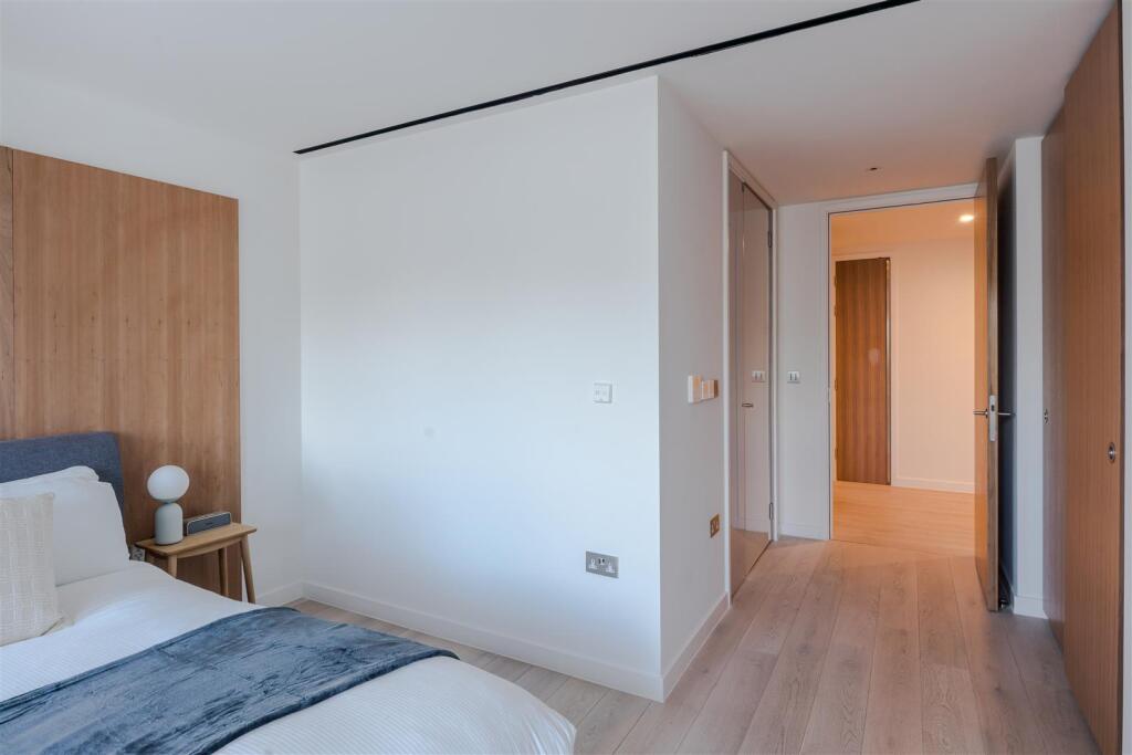 15 Hollen Street-6.jpg