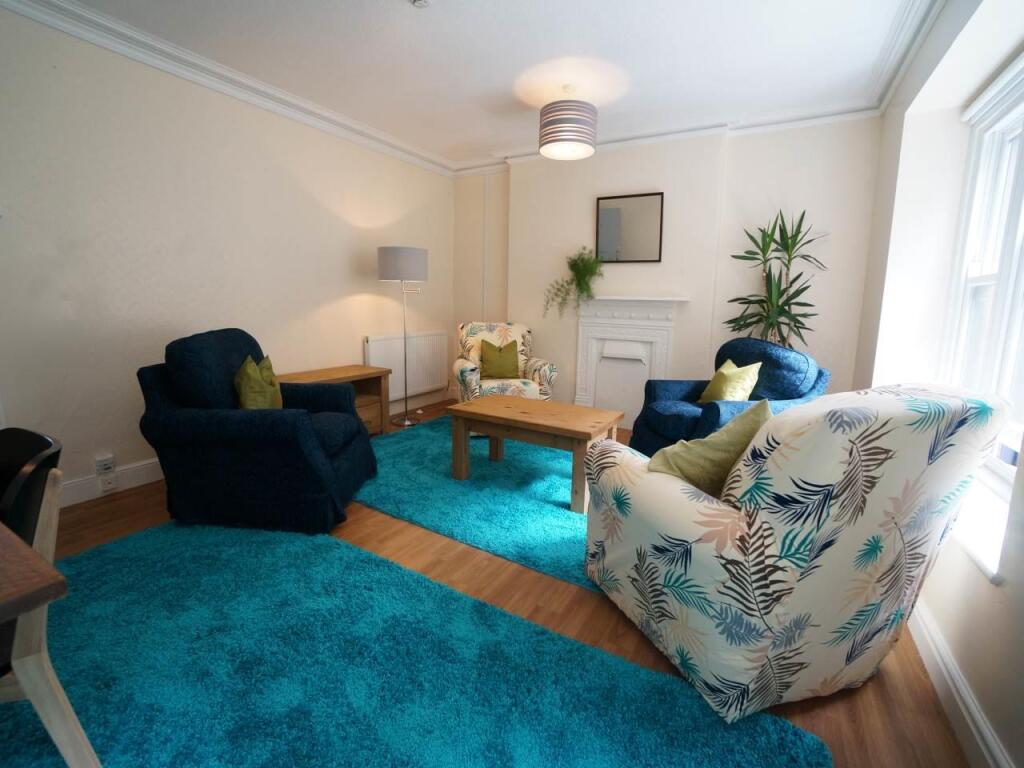 67HighSt_livingroom2.JPG