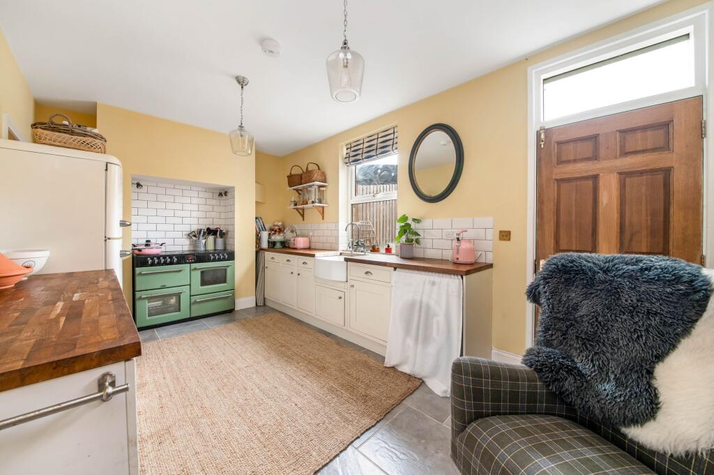 OPEN-PLAN DINING KITCHEN