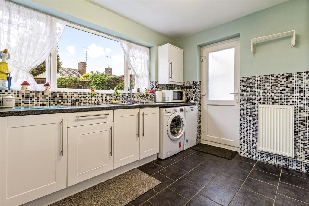 3 Twyford Close-009.JPG