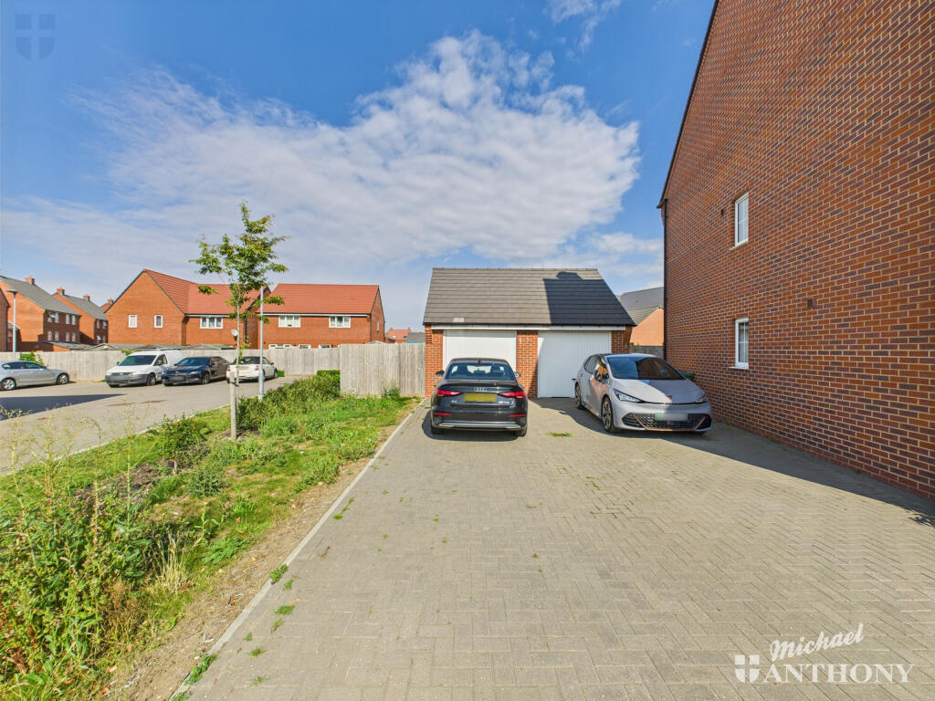 CAM03852G0-PR0374-STILL004