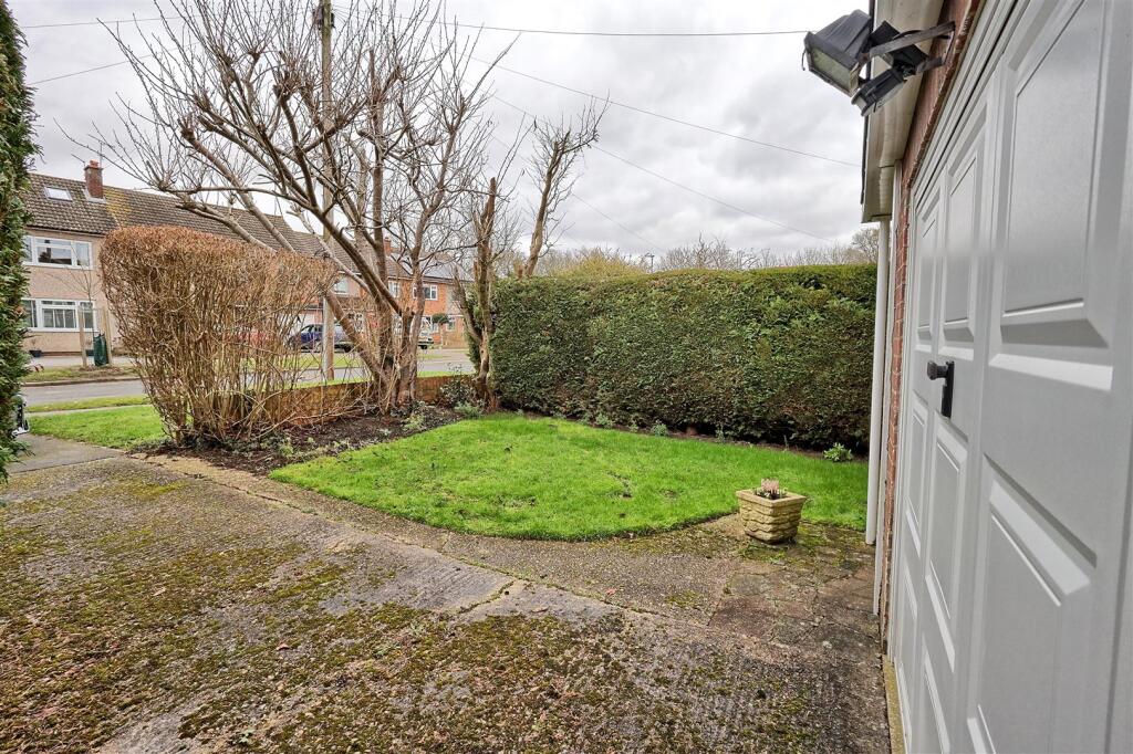 FRONT GARDEN
