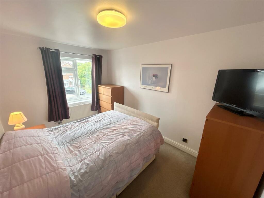 Bed 1.jpg