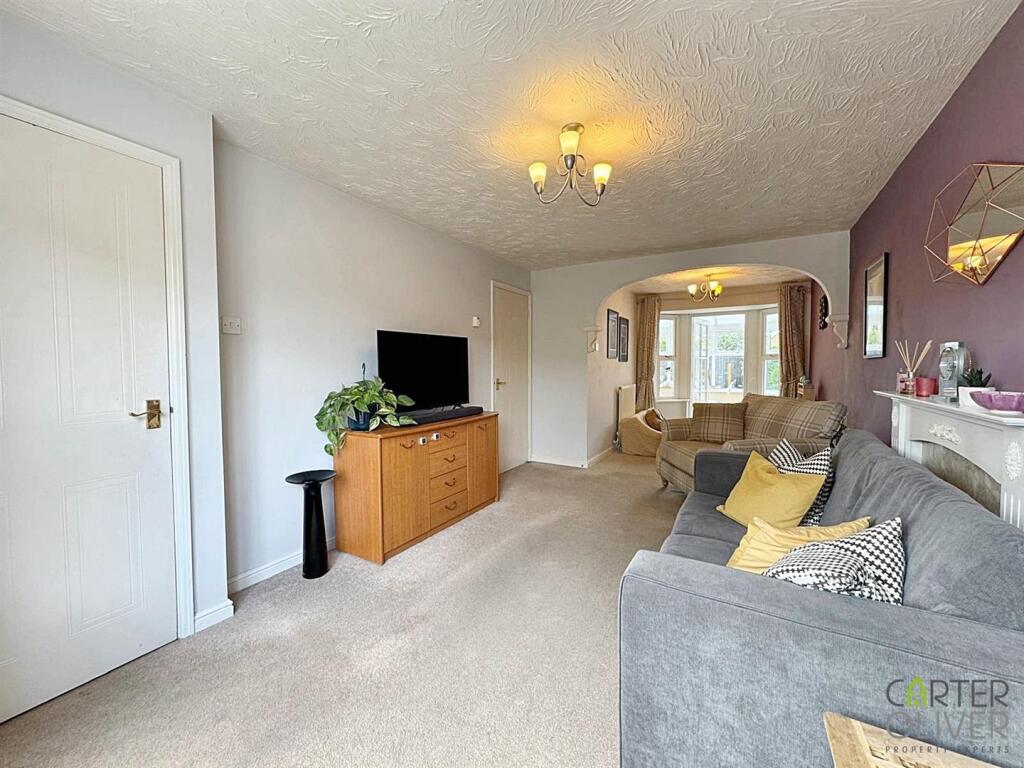 RECEPTION 1 / THROUGH LOUNGE
