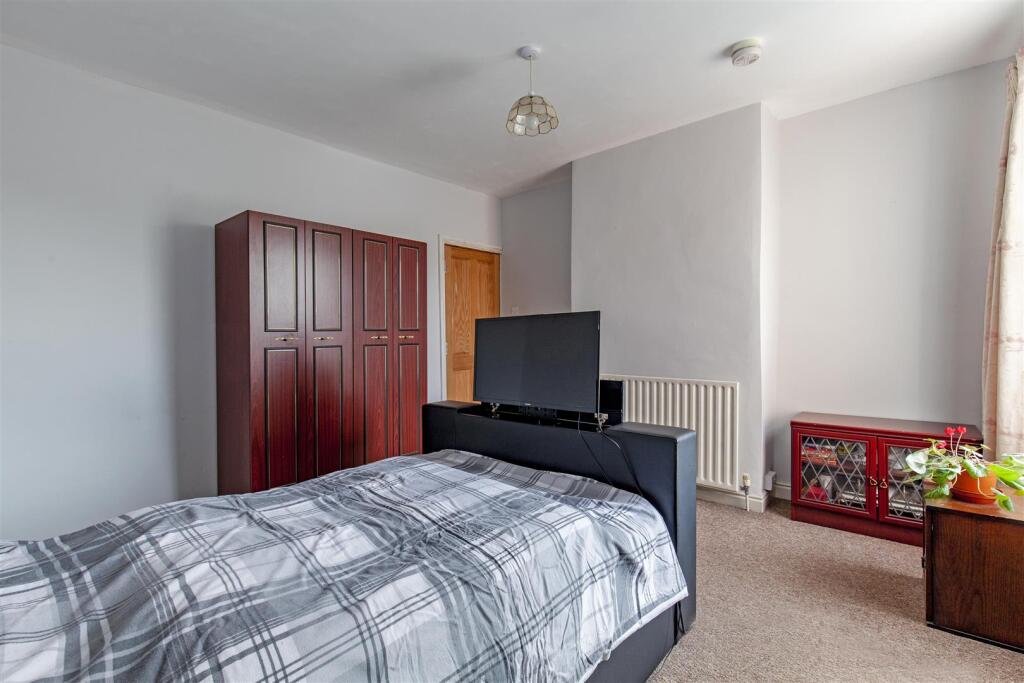 Bedroom 1-1.jpg