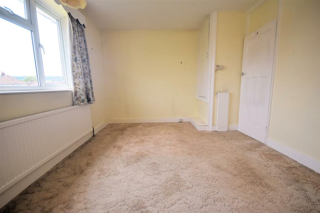 Bedroom 1.jpg