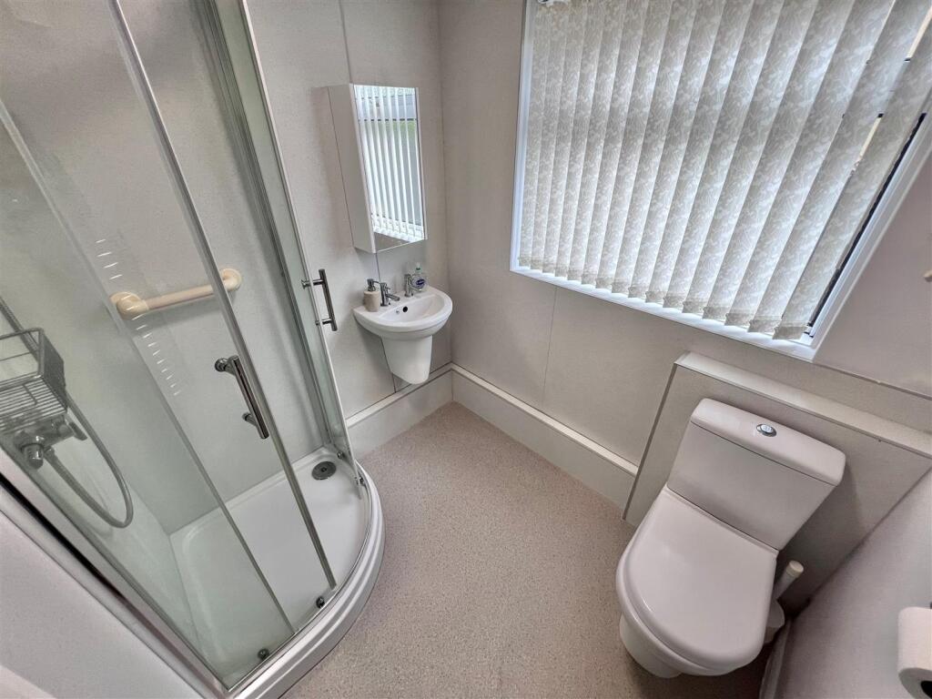 Shower room 1.jpg