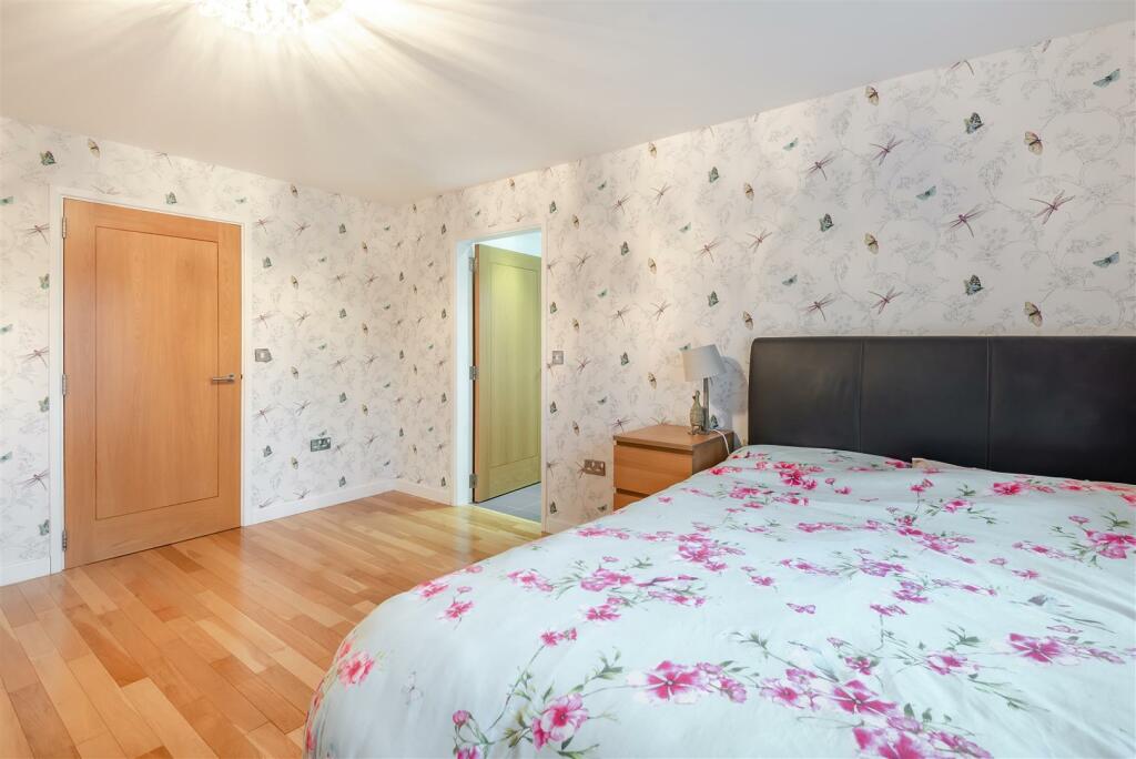 8587690-interior09.jpg