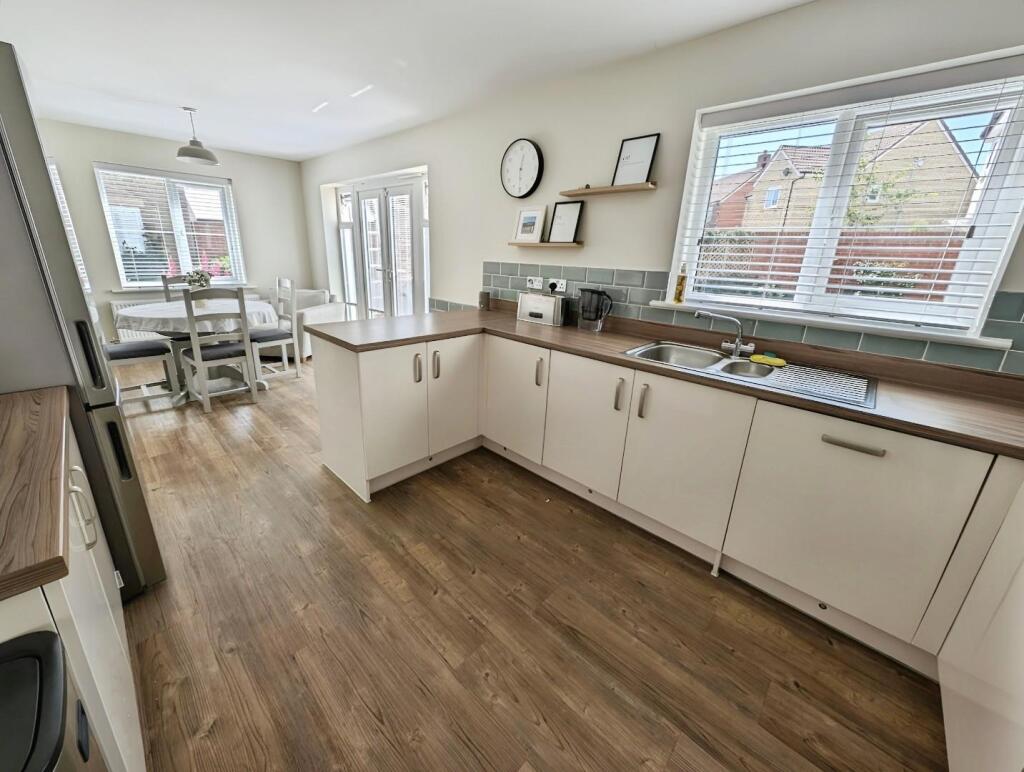 98ee0dbd-kitchen 20diner 20main.jpg