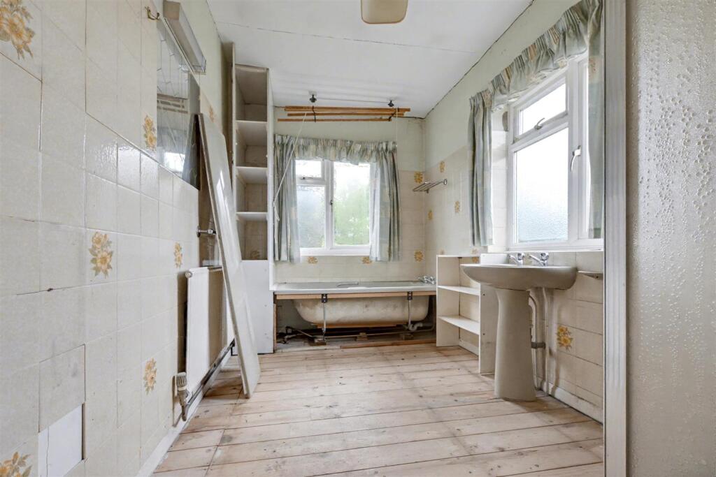 Bathroom_2.jpeg