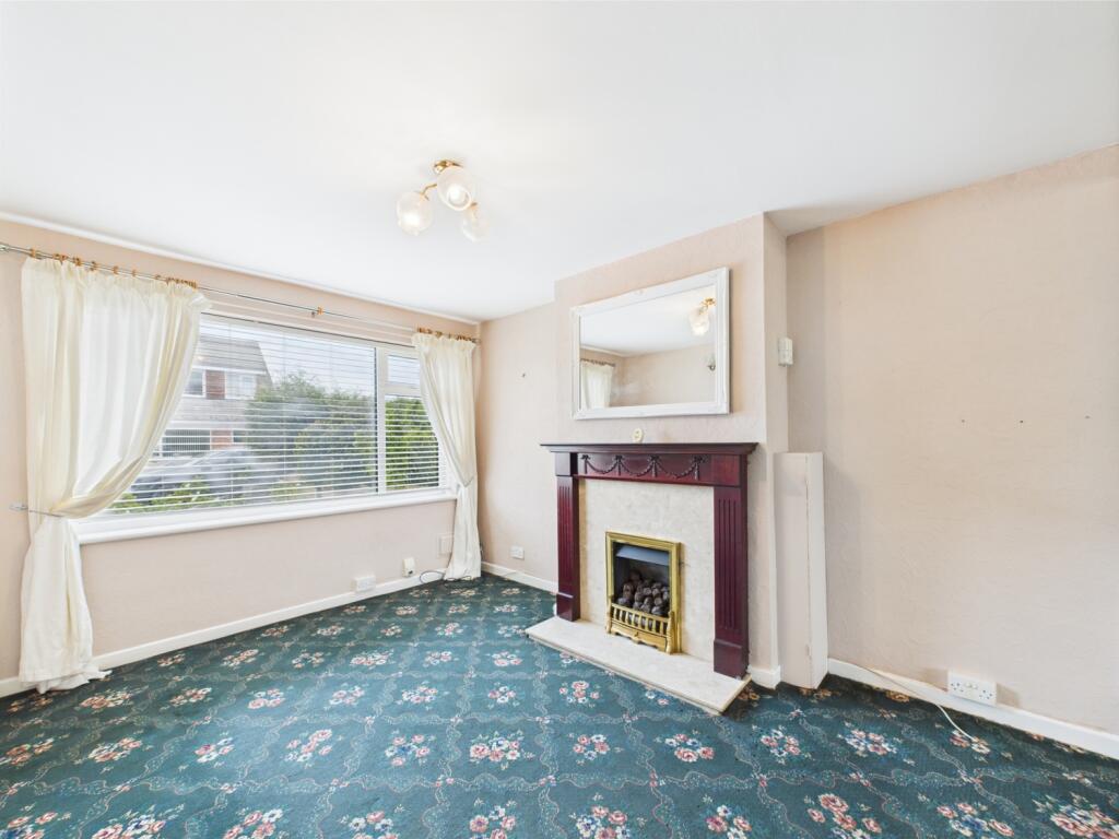 CAM02386G0-PR0128-STILL012