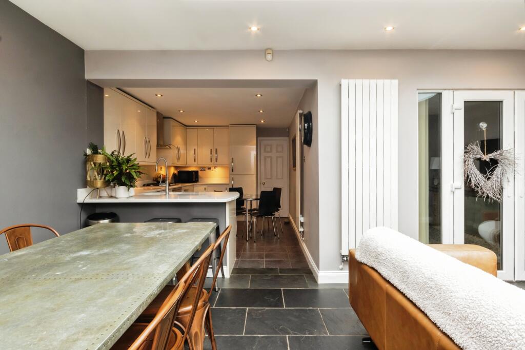 Kitchen/ Living Area