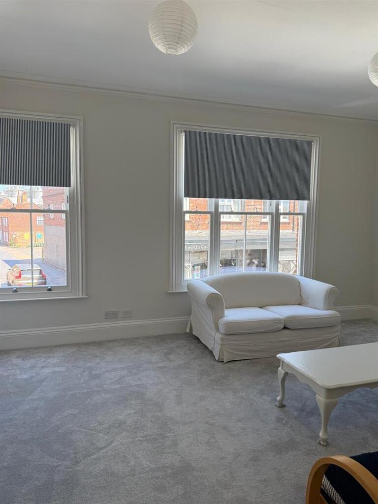 Lounge 1.jpg