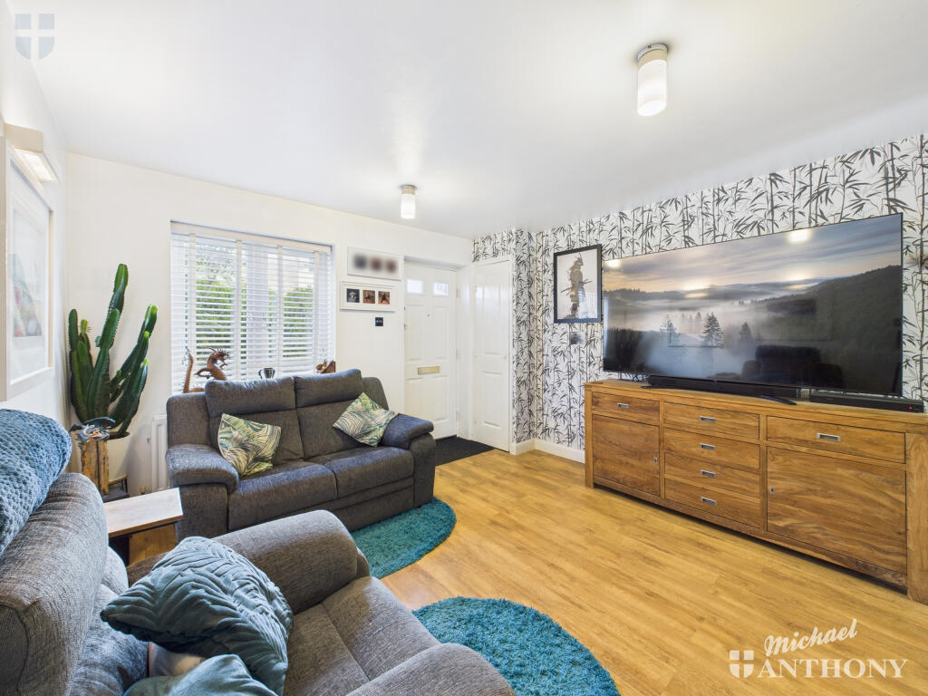 CAM03852G0-PR0419-STILL007